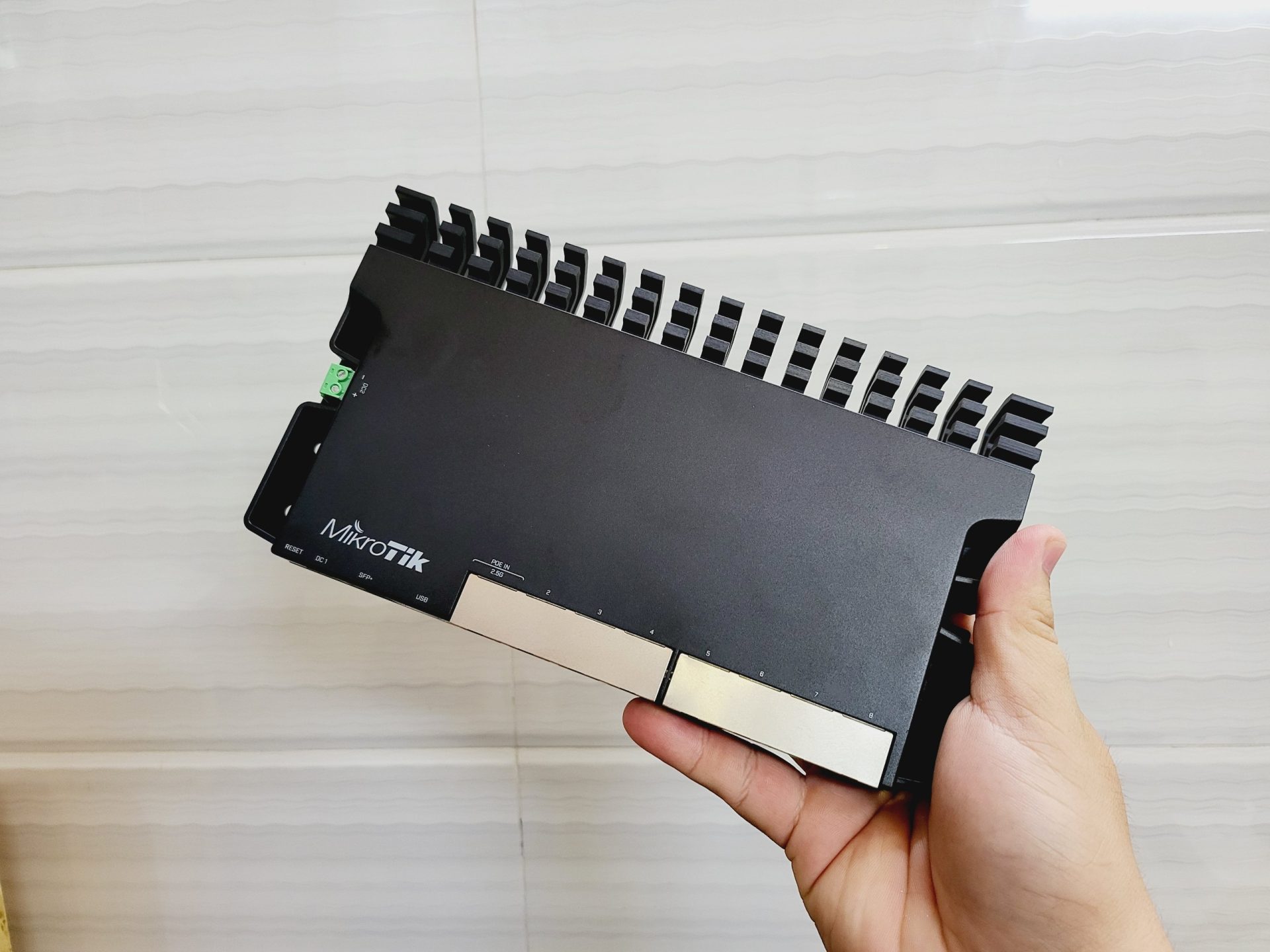 Router Mikrotik RB5009UG+S+IN CPU Quad-core 1.4Ghz, RAM 1GB, 7 cổng RJ45 Gb, 1 cổng RJ45 2.5Gb, SFP 10GB - Viễn Thông HDG - Ảnh 8