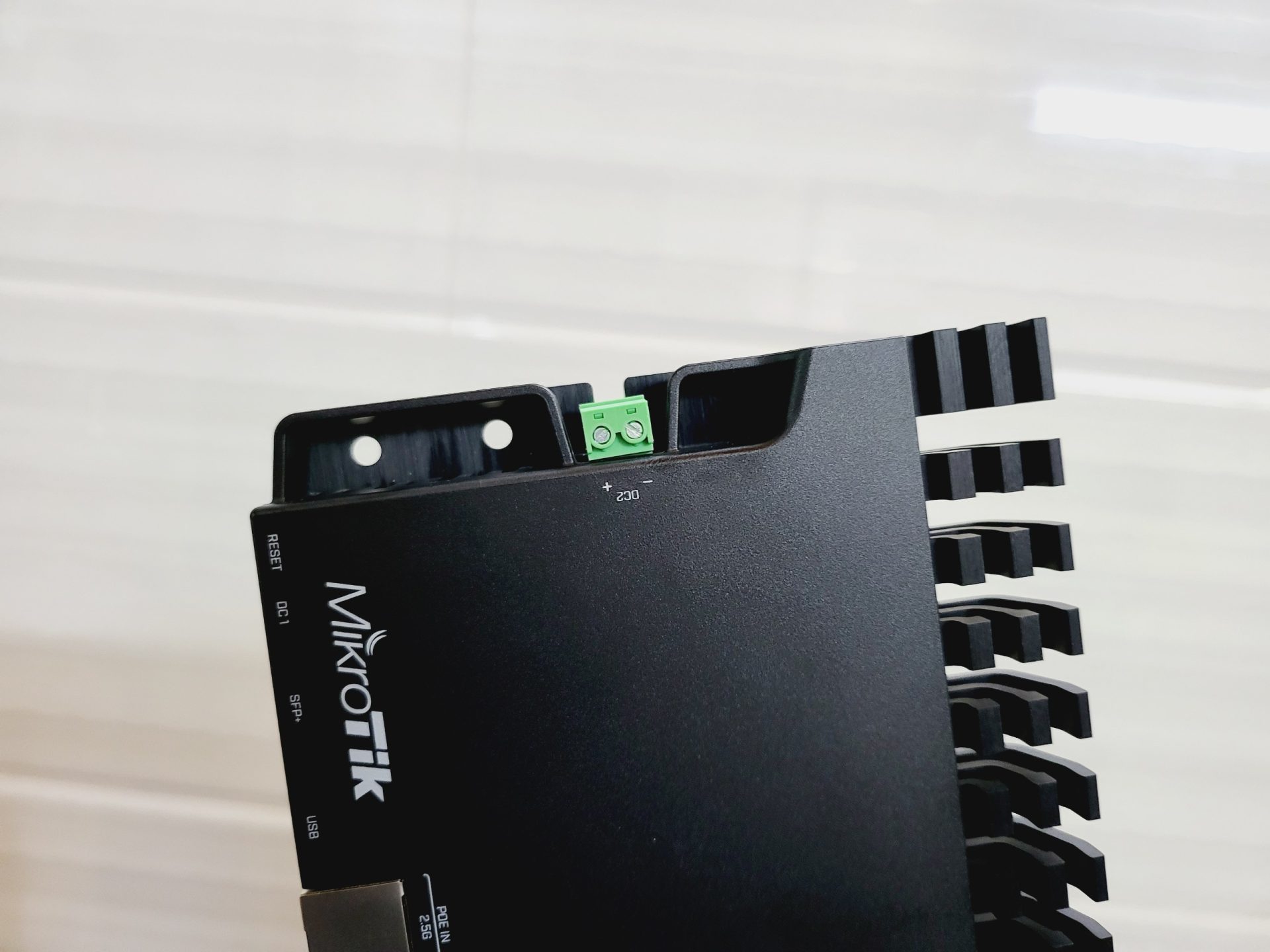 Router Mikrotik RB5009UG+S+IN CPU Quad-core 1.4Ghz, RAM 1GB, 7 cổng RJ45 Gb, 1 cổng RJ45 2.5Gb, SFP 10GB - Viễn Thông HDG - Ảnh 6
