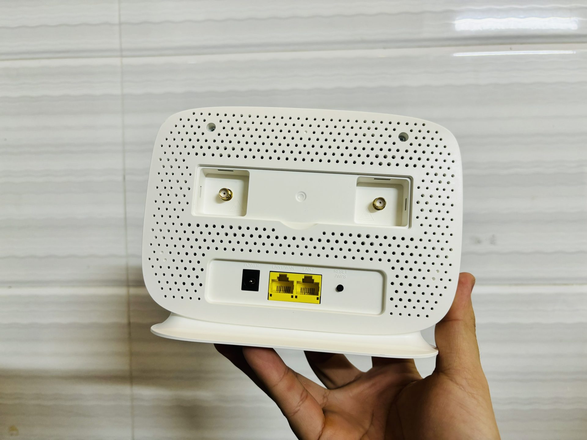Bộ Phát Wifi 4G LTE TPLINK MR105 Tốc Độ 300 Mbps - Cắm Điện 24/24 - Viễn Thông HHD - Ảnh 4