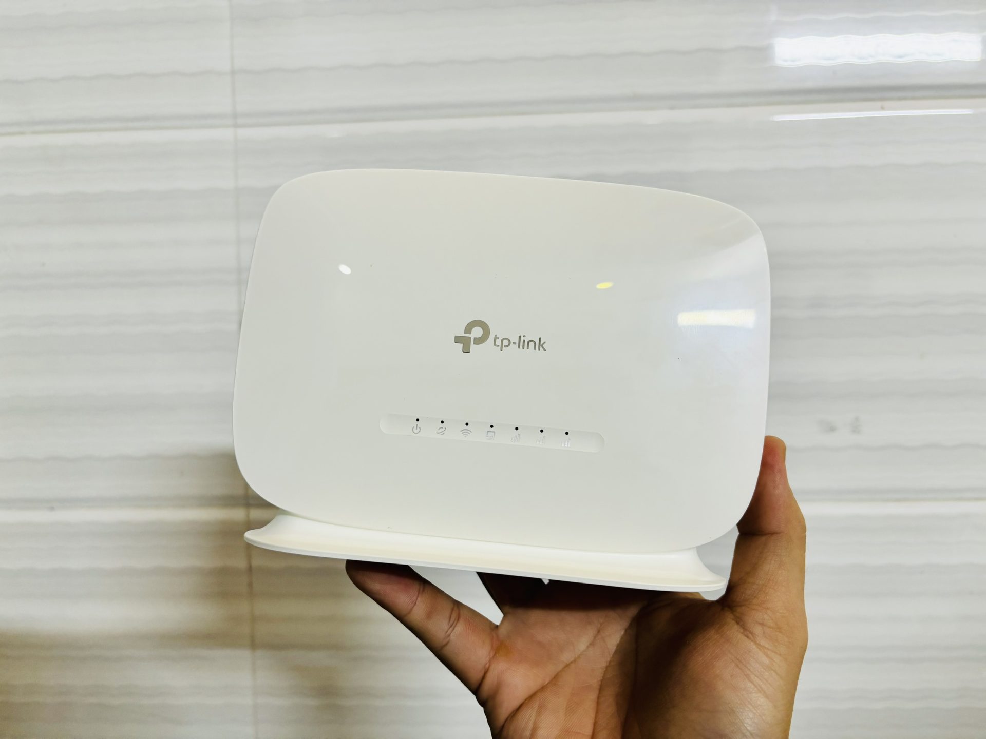 Bộ Phát Wifi 4G LTE TPLINK MR105 Tốc Độ 300 Mbps - Cắm Điện 24/24 - Viễn Thông HHD - Ảnh 2