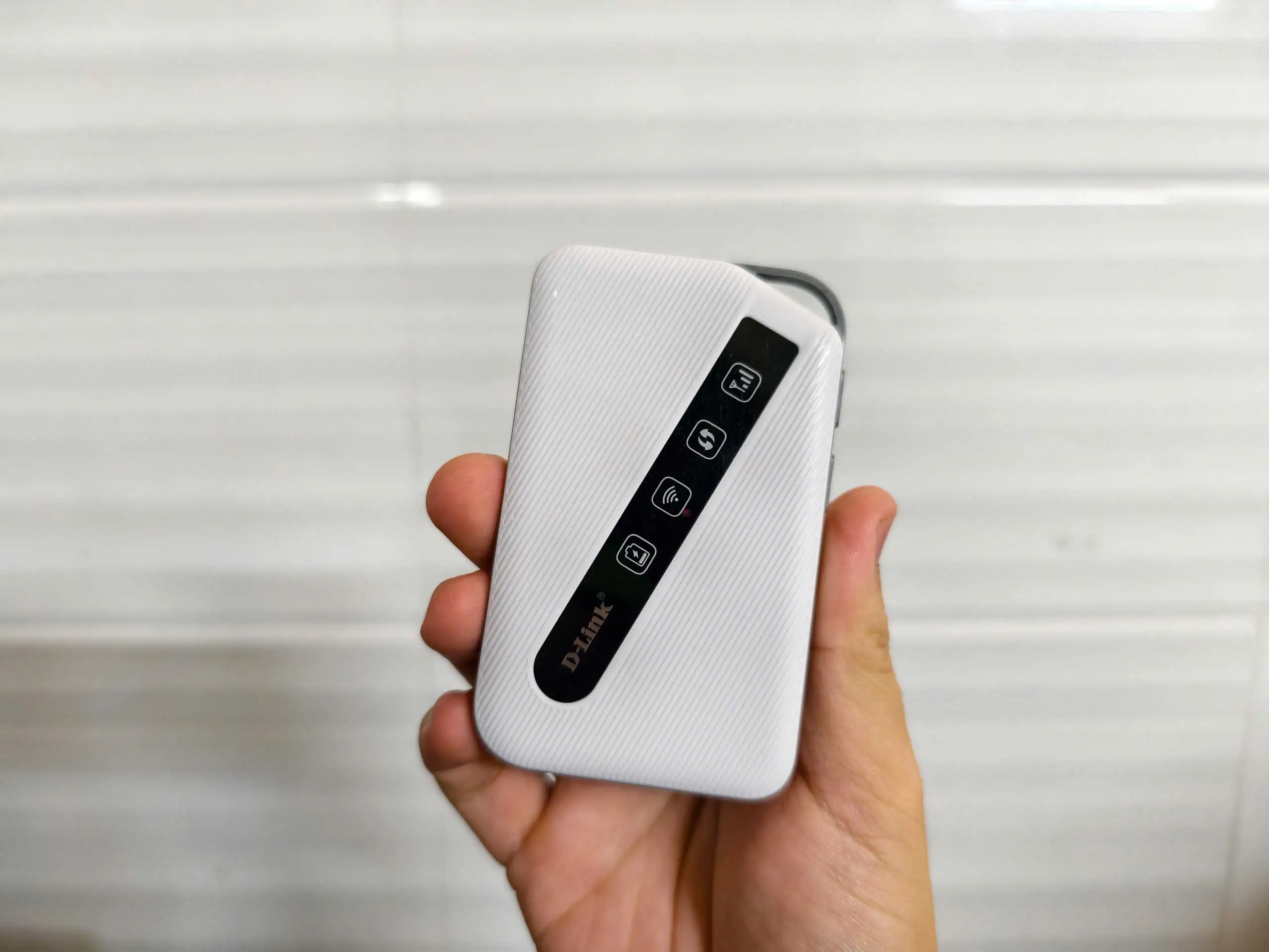 Bộ Phát WiFi Di Động 4G D-Link DWR-930M - Pin 3000mAh - Tốc Độ 150Mbps - Viễn Thông HHD - Ảnh 2